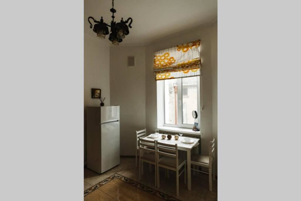 Апартаменты Sunny apartments in the center of Chernivtsi Черновцы