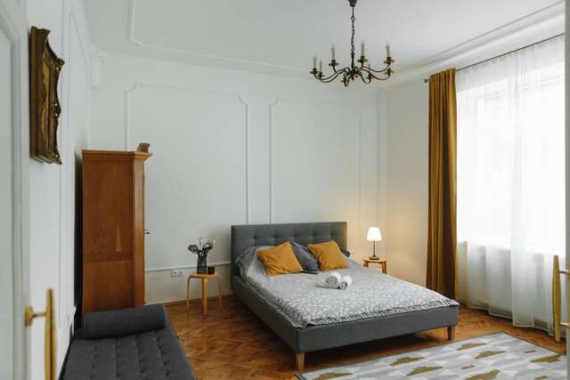 Апартаменты Sunny apartments in the center of Chernivtsi Черновцы-4